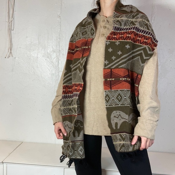 Tribal Bear Knit Funky Scarf - Picture 3 of 6